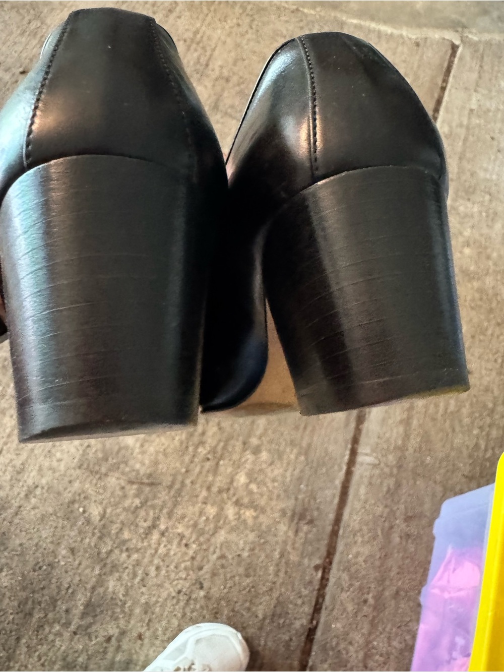 Gucci Classic Black Leather Women’s Loafers with Gold Horsebit - Picture 2 of 6